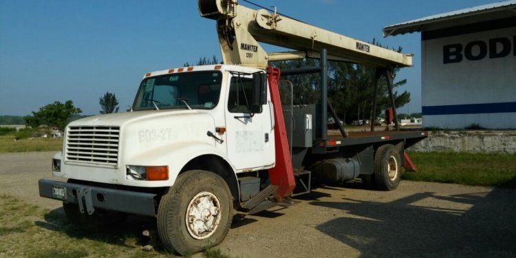 BOOM TRUCK CRANES