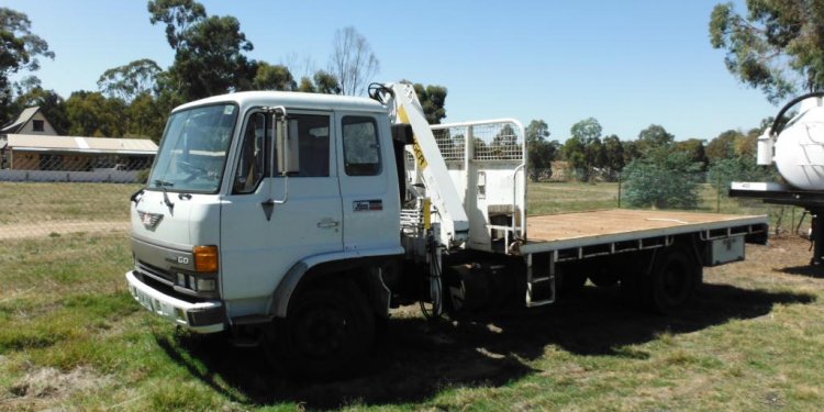 Hino Crane Truck (16) * Photo