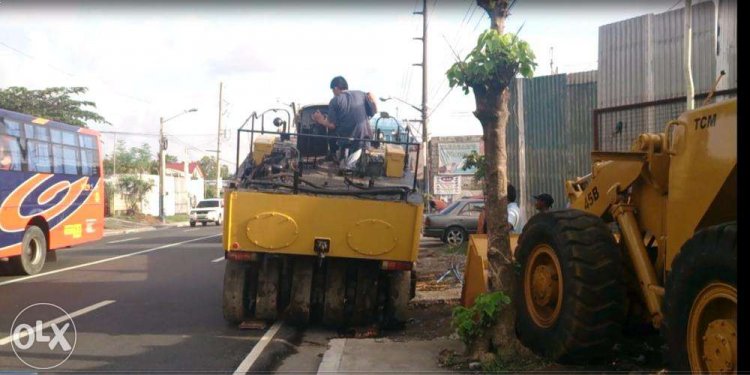 Pneumatic road roller