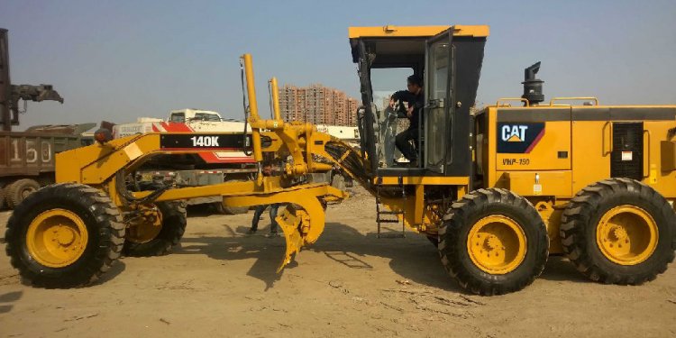 Used CAT motor grader 140K