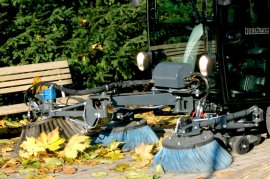 The compact street sweeper S3 or the ultra-compact street sweeper Urban-Sweeper S2 are perfect for an efficient cleaning or narrow streets and sidewalks. Compact street sweepers S3 and Urban-Sweeper S2, medium-sized street sweeper S40 or the king-class of mounted sweepers (S600 - S1200) - BOSCHUNG offers the appropriate street sweeper for any field of application.