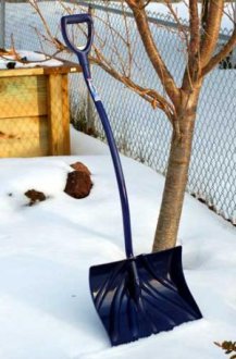 Picture of ergonomic snow shovel. - David Beaulieu