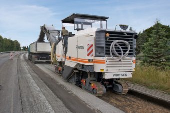 Removal of up to 35-cm-deep asphalt pavements.