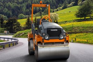 The HD CompactLine tandem rollers: The compact rollers made by Hamm are agile and userfriendly with perfect view thanks to the concaving front end and the wasp waist.