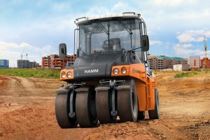 The rubber-tyred roller GRW 280 provides first-class compaction performance as well as a perfect view from the panoramic cabin to the job site and the tyres.