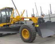 Tractor road Grader