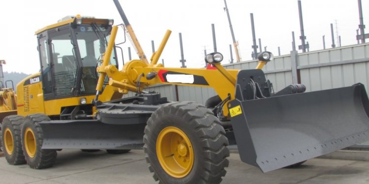 Tractor road Grader