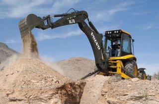 Volvo BL70 backhoe